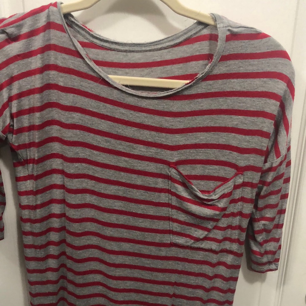 Grey/red flowing blouse
